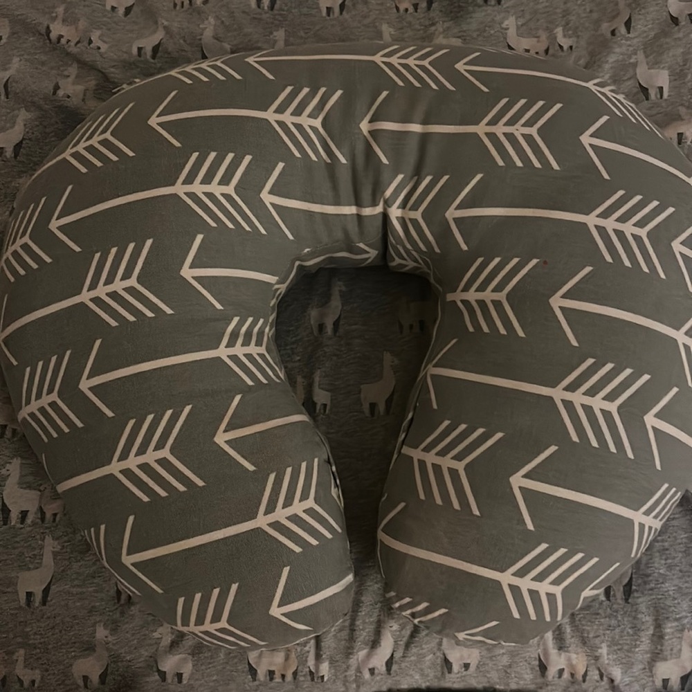 Boppy With grey and white arrow cover!